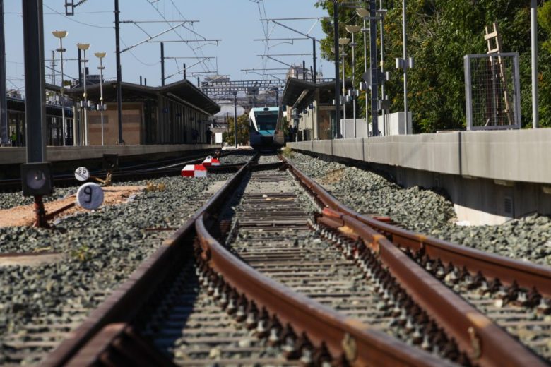 Τίτλος: Αναστολή της απεργίας στα τρένα λόγω δικαστικής απόφασης για την ασφάλεια των σιδηροδρομικών μεταφορών