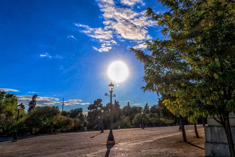 Καλοκαιρινές καιρικές συνθήκες για την Εθνική Εορτή και την επόμενη εβδομάδα