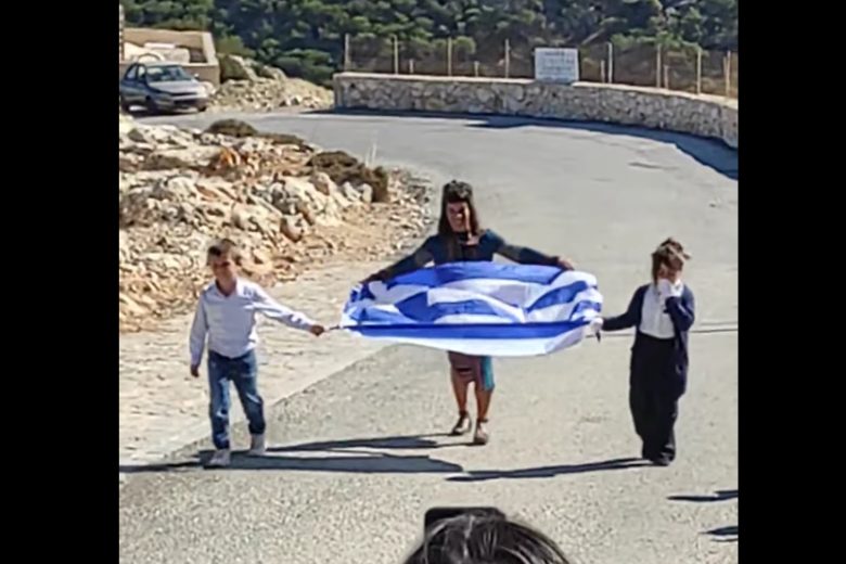 Μαθητές της Γαύδου αποδεικνύουν την αγάπη τους για την Ελλάδα με πνεύμα ενότητας και ειρήνης