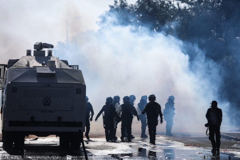 Δικαστική Νίκη για τα Δικαιώματα των Δημσιογράφων με Αποζημίωση για Τραυματισμό Φωτορεπόρτερ